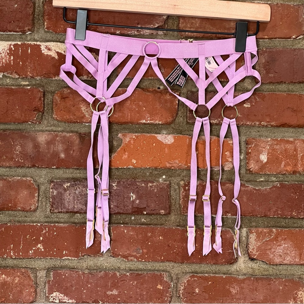 Victoria's Secret women's caged garter belt size‎ xs/small lilac NWT strappy